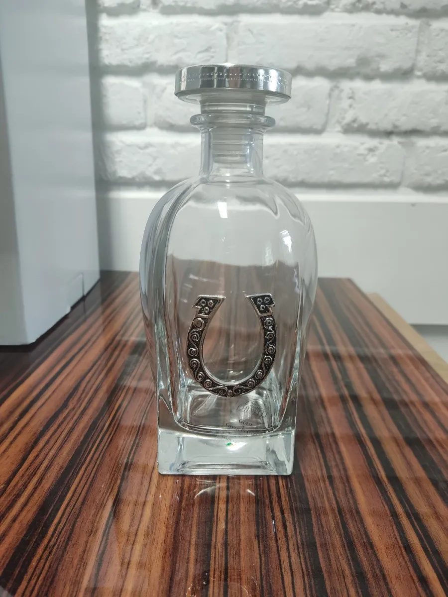 picture 3 A horse – a carafe with a set of glasses