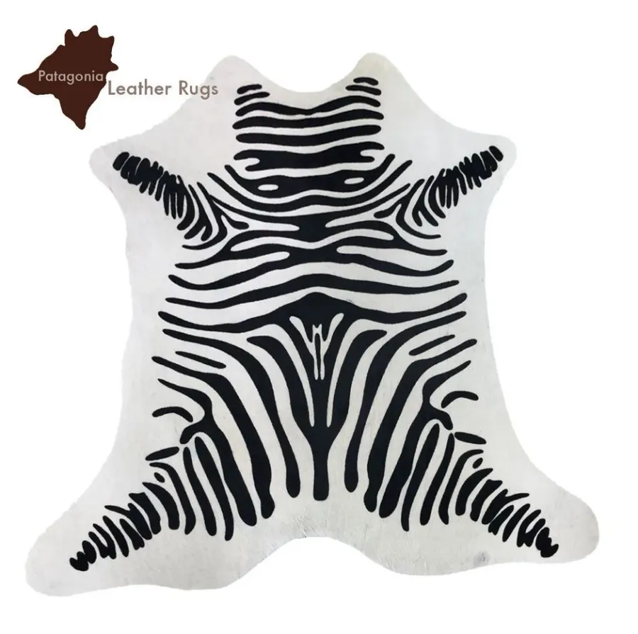 obrazek 1 Stylowy dywan skórzany z nadrukiem Zebra - 71x71 cm