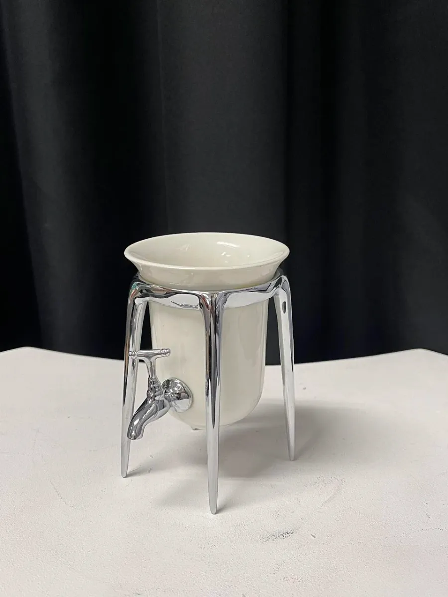 picture 3 An unusual bathroom container for toothbrushes - Mukul Goyal - outlet