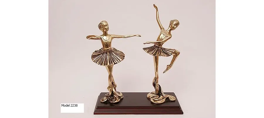 obrazek 1 Śliczna statuetka Baletnice na podstawie