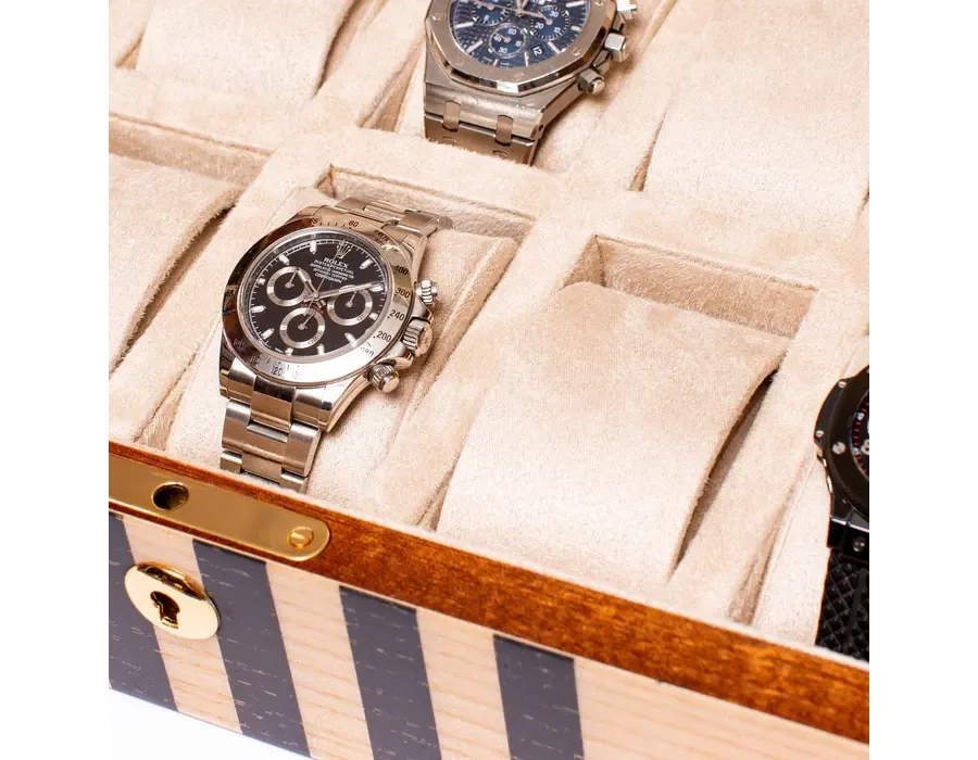 picture 5 Wooden watch box from an English brand