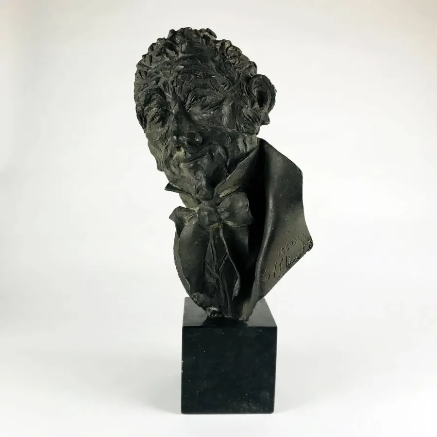 obrazek 1 Brązowe popiersie Dory Bassi 1970 autorstwa Alessandro Manzoni