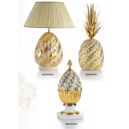 Zdjęcie Pozłacana figurka ananasa z włoskiej ceramiki