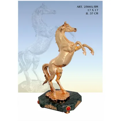 Zdjęcie Pozłacana figura konia na dwóch nogach