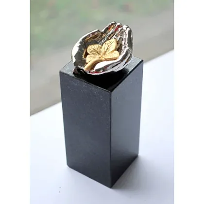 Picture Prestigious silver-plated urn