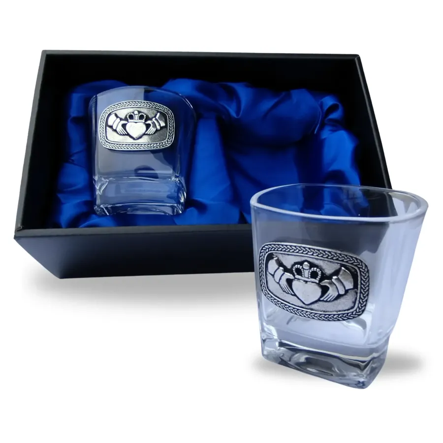 obrazek 1 Piękny zestaw kryształowych szklanek do whisky z tradycyjnym irlandzkim zdobieniem Claddagh z cyny