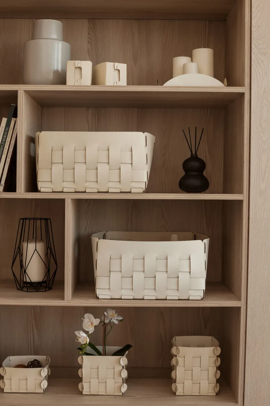 obrazek 2 Skórzany czarny kosz Bottega 35x35xH20 cm