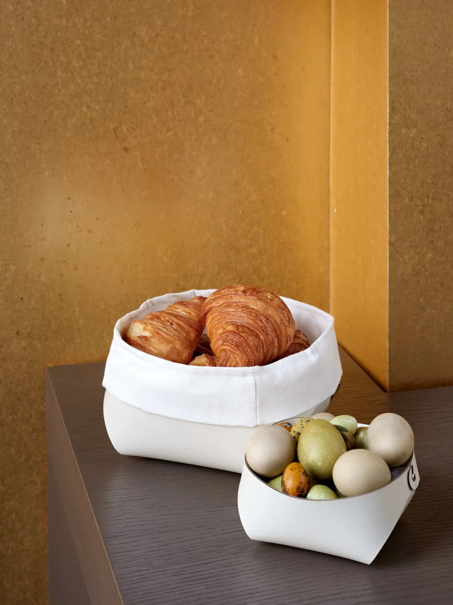 obrazek 4 Stylowy koszyk Flora wykonany ze skóry w kolorze waniliowym