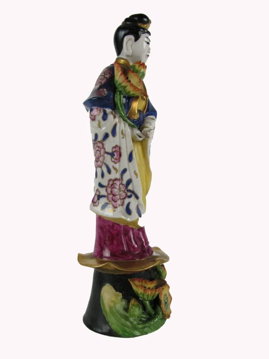 obrazek 4 Figura orientalnej kobiety z polichromowanej porcelany