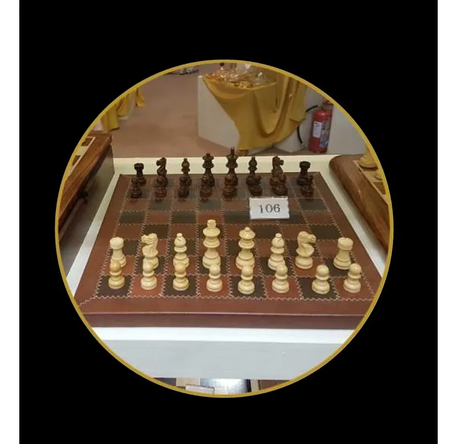 obrazek 1 Nieszablonowy zestaw szachowy z drewnianymi figurami - G250-75+LEAT14