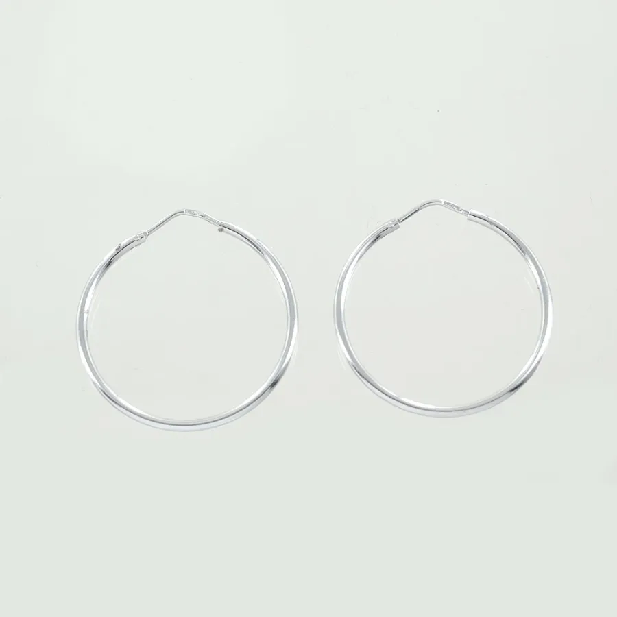 obrazek 3 Cienkie okrągłe kolczyki z białego złota (32 mm)