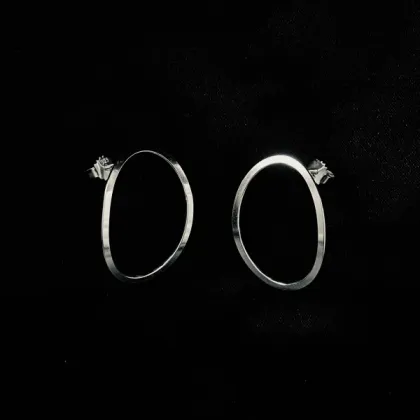 Zdjęcie Błyszczące owalne srebrne kolczyki - na prezent z okazji rocznicy