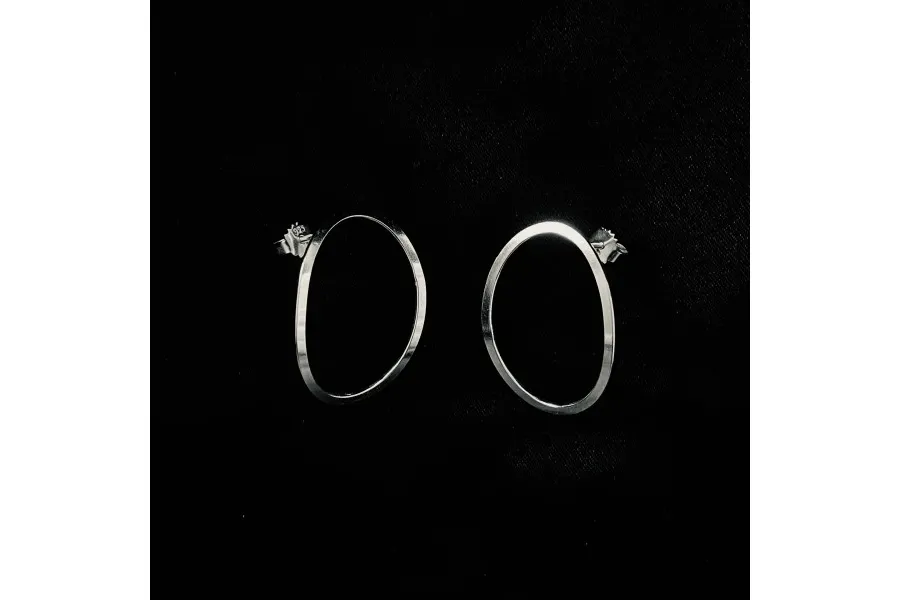 obrazek 1 Błyszczące owalne srebrne kolczyki - na prezent z okazji rocznicy