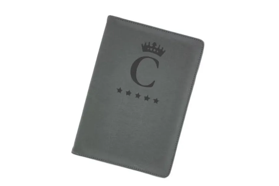 obrazek 1 Skórzane etui na menu z firmowym logo dla restauracji