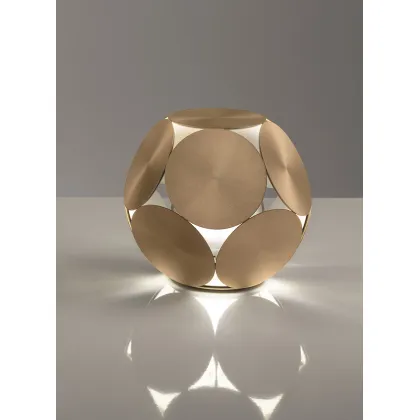 Zdjęcie Stylowa metalowa lampa na biurko