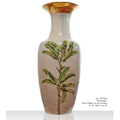 Zdjęcie Wysoki wazon z ceramiki toskańskiej o subtelnym zdobieniu