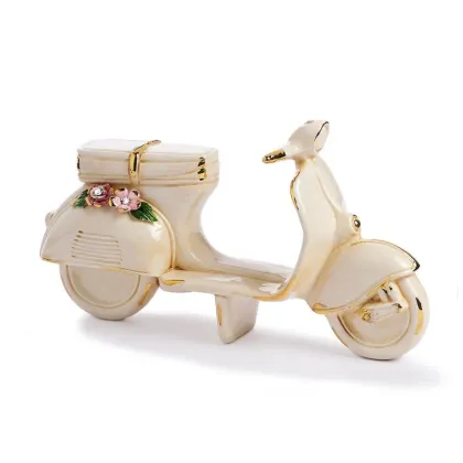 Zdjęcie Niesamowity włoski produkt ceramiczny - skuter Vespa