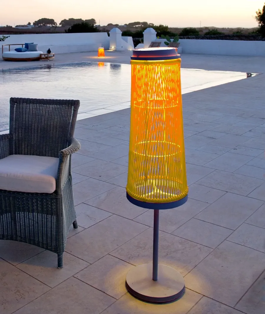 obrazek 2 Stylowa lampa solarna z grafitowego aluminium do ogrodu i na taras