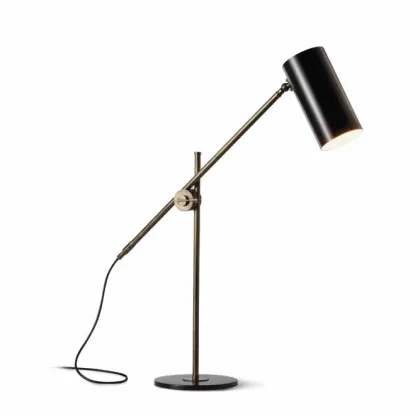 Zdjęcie Praktyczna włoska lampa mosiężna z kolekcji KURSA