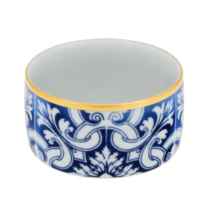 Zdjęcie Stylowa miska na warzywa z porcelany Transatlântica ze złożonym roślinnym ornamentem i złotym obrzeżem - Vista Alegre