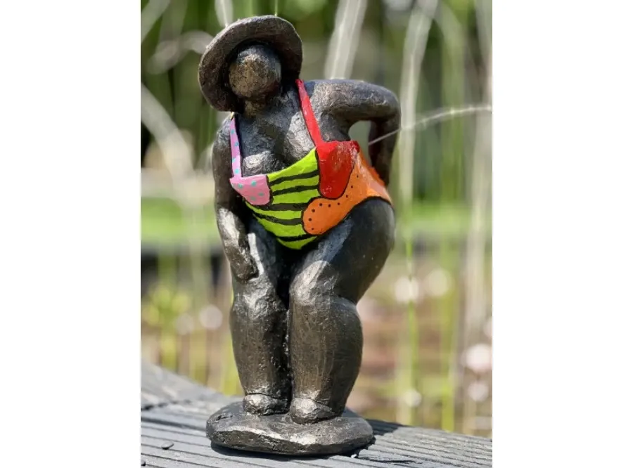 obrazek 4 Stylowa rzeźba z neolitu "Kobieta z ręką na pośladkach" - idealna ozdoba do ogrodu