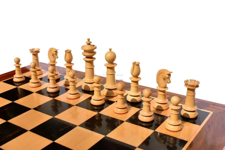 obrazek 5 Charakterystyczne figury szachowe The Northern Upright z planszą do królewskiej gry - The Chess Empire