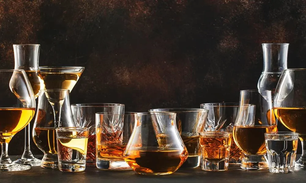 Whisky, brandy czy koniak – co wybrać na prezent?