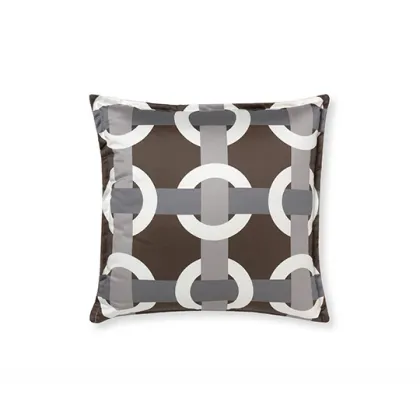 Zdjęcie Brązowa poduszka z geometrycznym wzorem