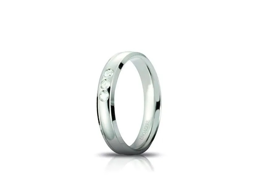 obrazek 1 Stylowa Obrączka z 3 brylantami o masie 0,09 ct i szerokości 4mm