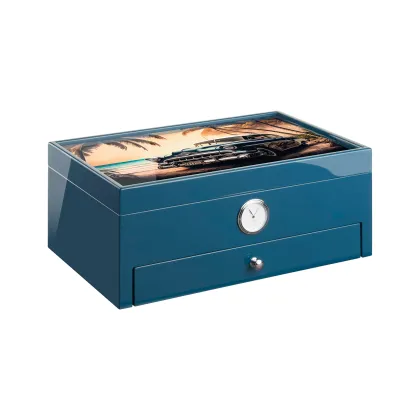 Picture Beautiful cedar cigar humidor decorated with a Havana motif