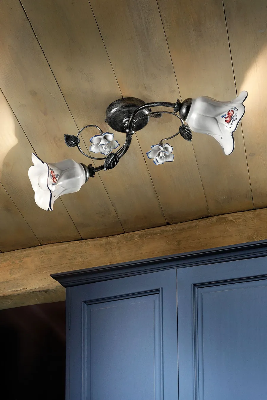 obrazek 2 Klasyczna lampa sufitowa-plafoniera w formie kwiatów z Włoch