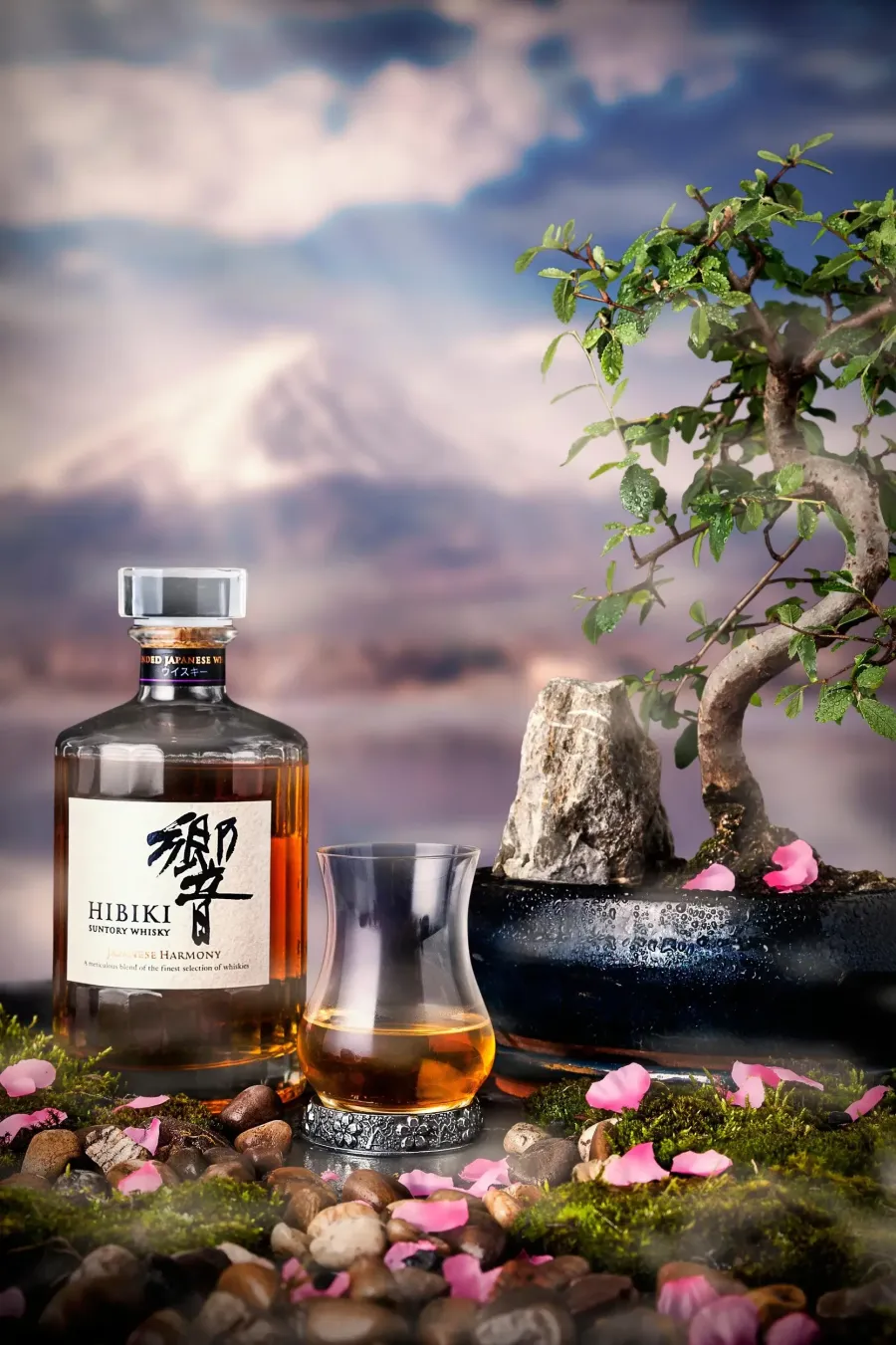 obrazek 3 Luksusowa szklanka do degustacji whisky zdobiona kwiatem wiśni japońskiej – prezent dla konesera whisky