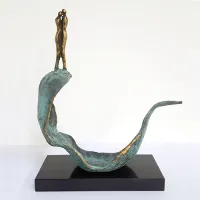 Zdjęcie Fascynująca statuetka z brązu