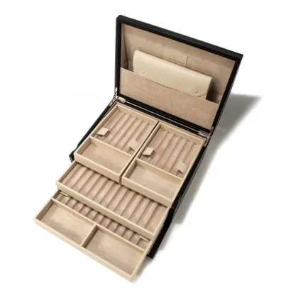 Zdjęcie Piękne pudełko na biżuterię od włoskiego producenta