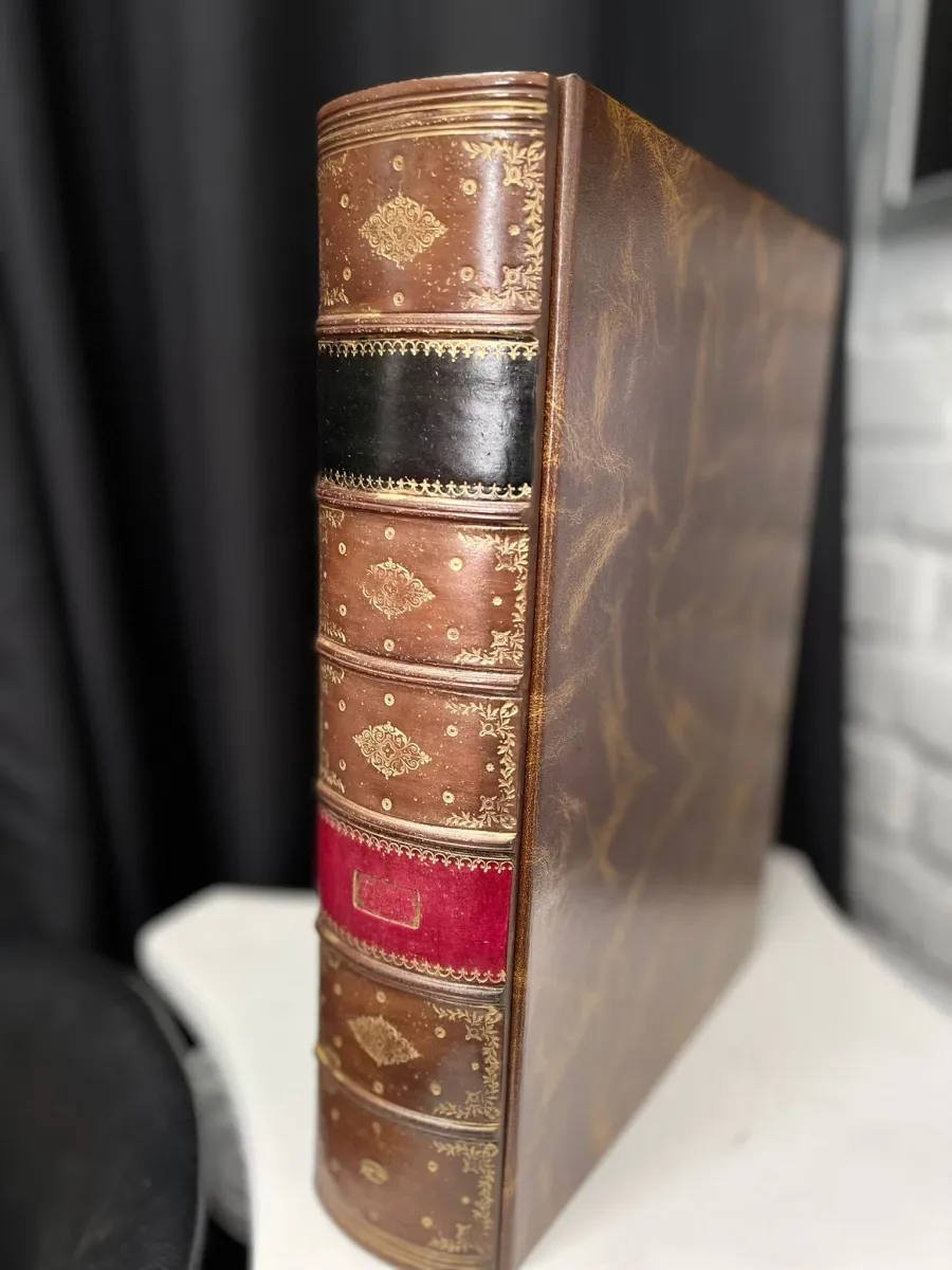 obrazek 1 Stylowe pudełko na dokumenty w kształcie książki - El Casco