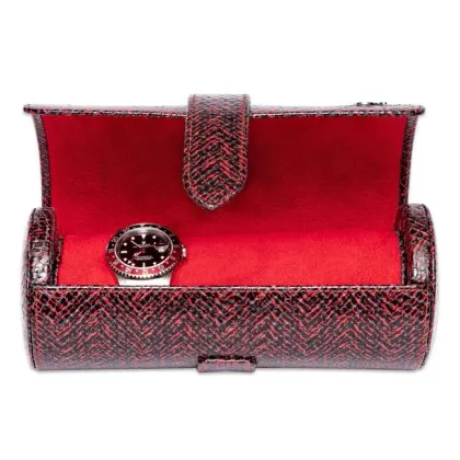 Picture An ingenious leather case for three watches