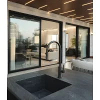 Picture A solid single-lever faucet with a pull-out spout