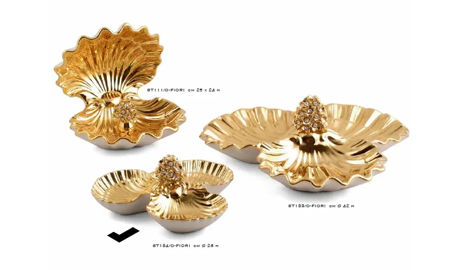 picture 1 A wonderful decoration - triple bow tie in white and gold with flowers - Bruno Costenaro