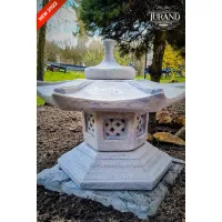 Zdjęcie Piękna lampa ogrodowa Pagoda Nikiri
