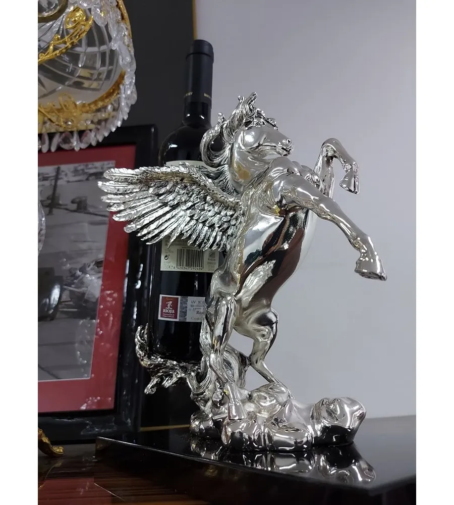 obrazek 11 Figura skrzydlatego konia - podstawka na wino - ArtBe