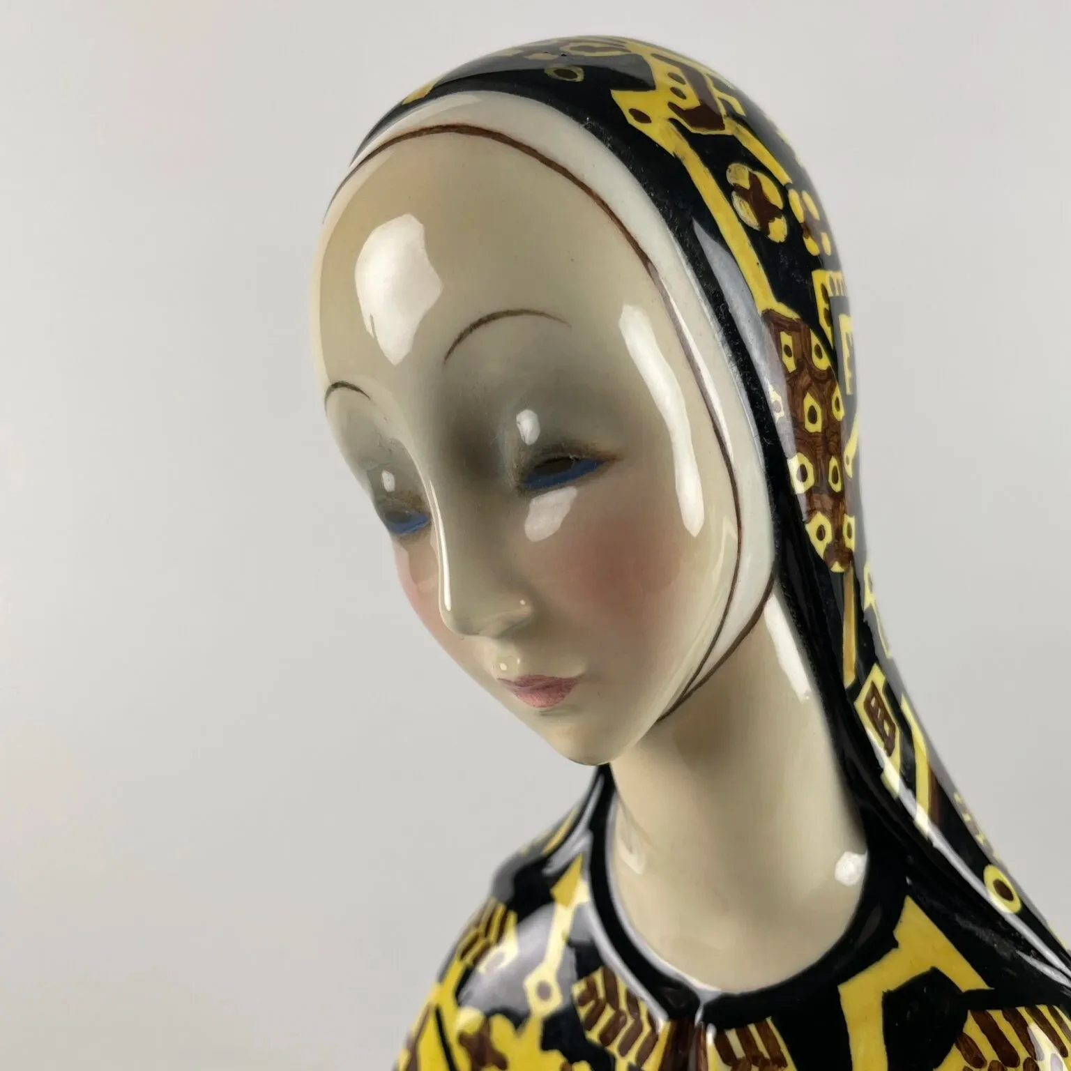 Zdjęcie Ceramiczna figurka kobiety - 1933 rok