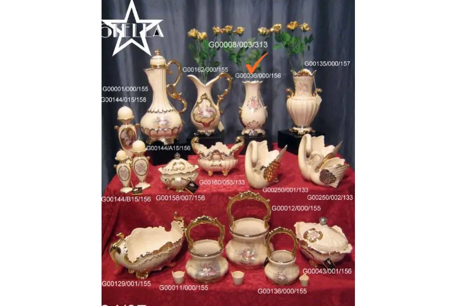 obrazek 1 Gustowny wazon z ceramiki zdobiony złotem i platyną