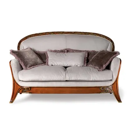 Zdjęcie Stylowa włoska dwu-osobowa sofa z czterema poduszkami