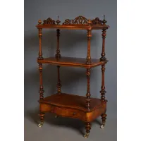 Zdjęcie Wyjątkowy wiktoriański, zadziorowy orzech z serpentynowym obrysem - antyzny regał na kółkach