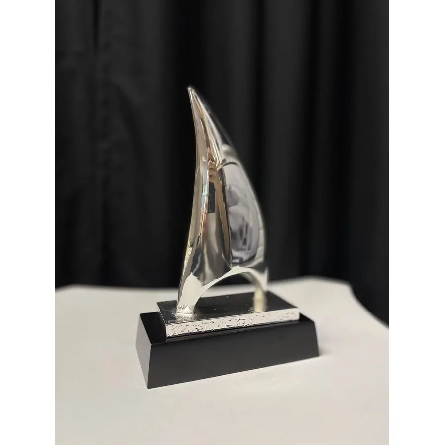 picture 1 Statuette with a sail - Astra Argenti