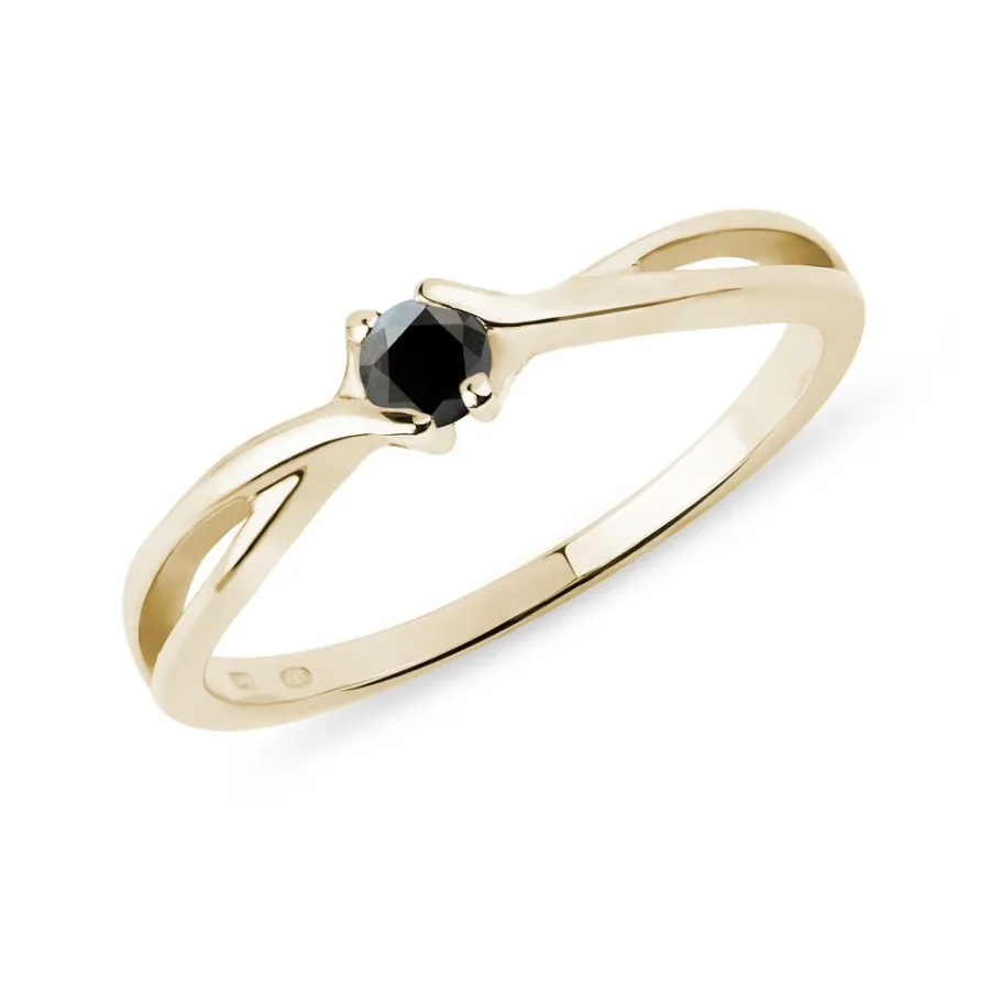 obrazek 1 Pierścionek z żółtego złota z czarnym diamentem typu Solitaire KLENOTA
