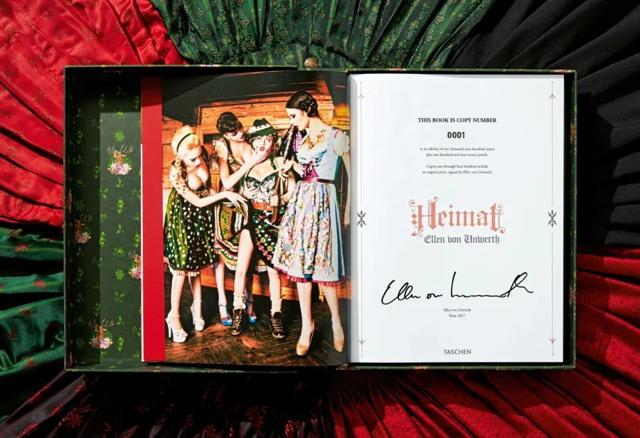 obrazek 7 Książka Ellen von Unwerth. Heimat, Art Edition No. 1–100 ‘Tête-à-tête’- Taschen