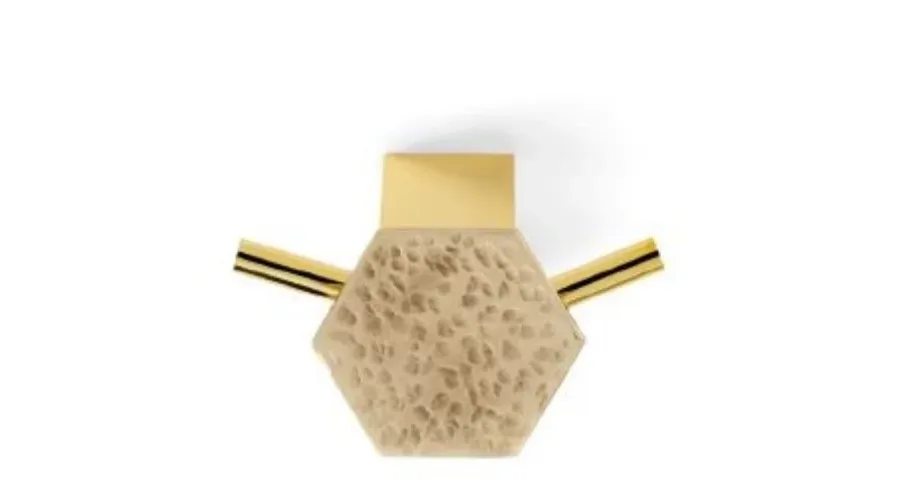 obrazek 1 Stylowy wieszak z kolekcji Hexagon z polerowanego mosiądzu - Il Paralume Marina