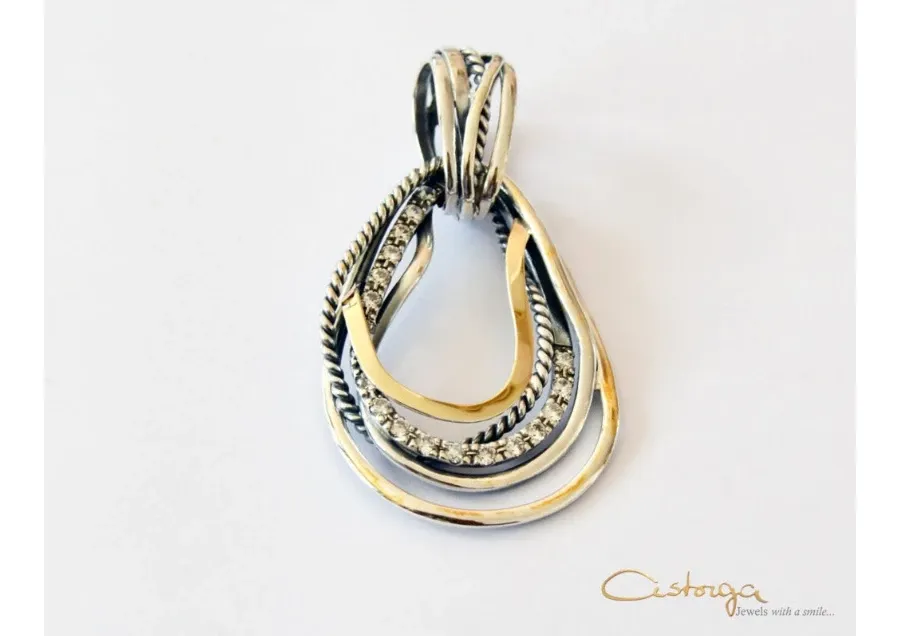picture 1 Unusually beautiful pendant made of a combination of gold and silver