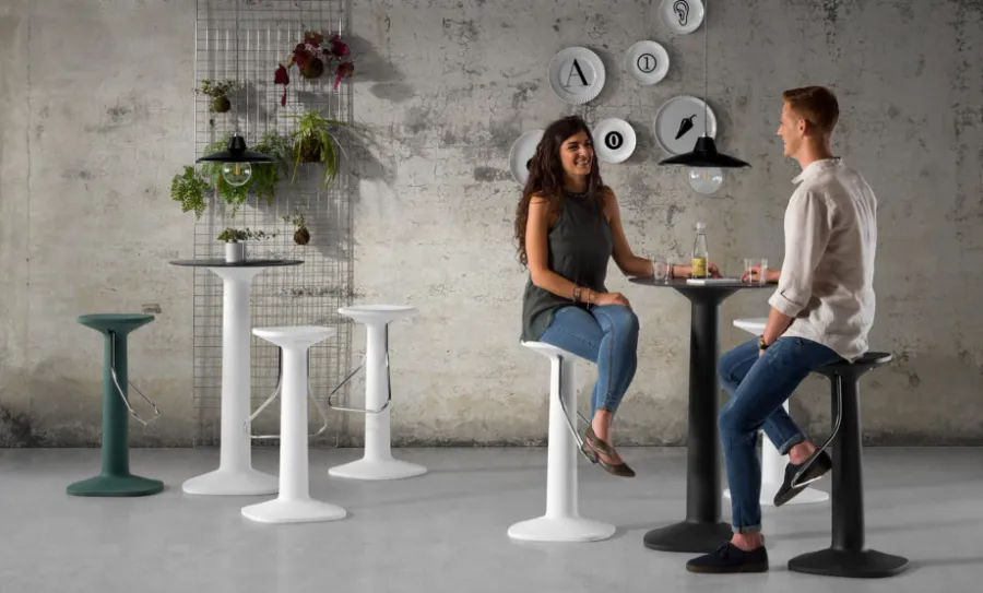obrazek 2 Designerski stołek w stylu minimalistycznym do nowoczesnych ogrodów lub wnętrz - Plust